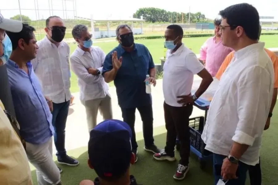 Francisco Camacho, ministro de Deporte, consideró beneficioso para el béisbol y el softbol en el desarrollo de estas disciplinas. Foto: Hoy Digital