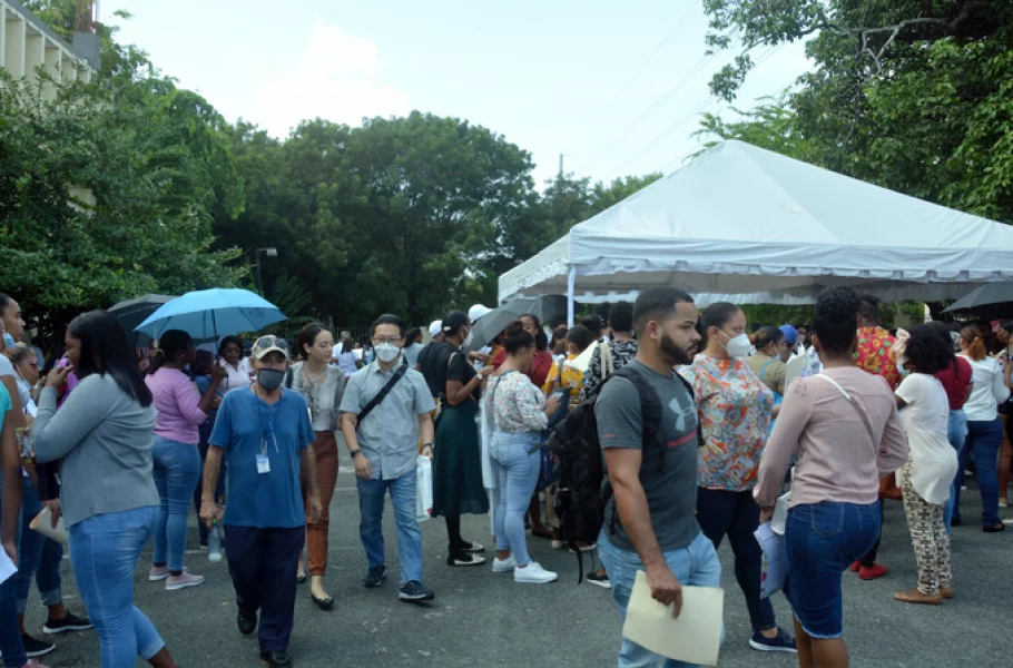 Los jóvenes acudieron en masa en busca de una oportunidad laboral. Foto: LD