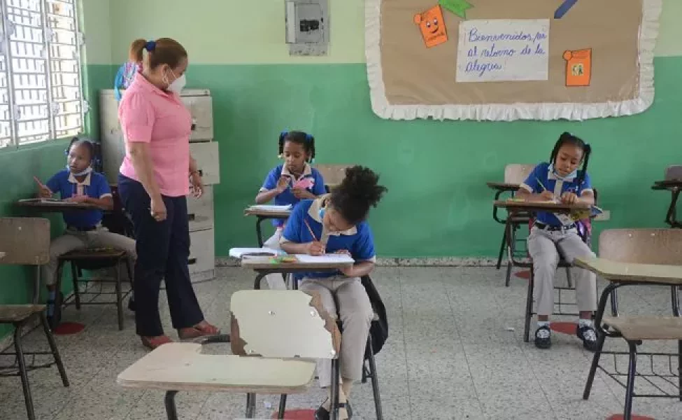 93cba0a4-eaaf98ef-884699eb-en-pedro-brand-las-escuelas-comienzan-a-tener-vida-con-asistencia-semipresencial-de-estudiantes-eduardo-brito-jr-1-6077915042530-6092ec8b0c07b-60a7e751c61cd-650x400