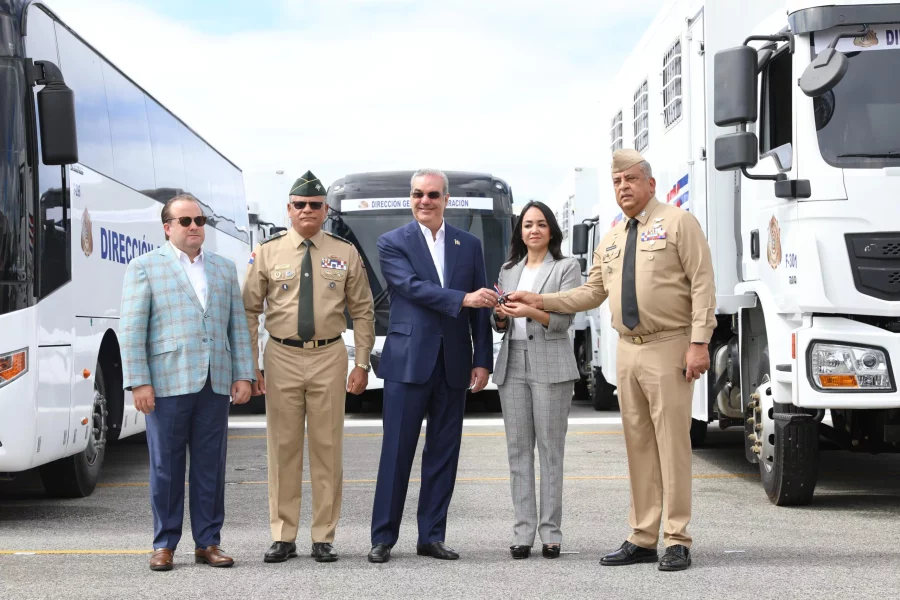 ENTREGA-DE-VEHICULOS-MIGRACION-scaled