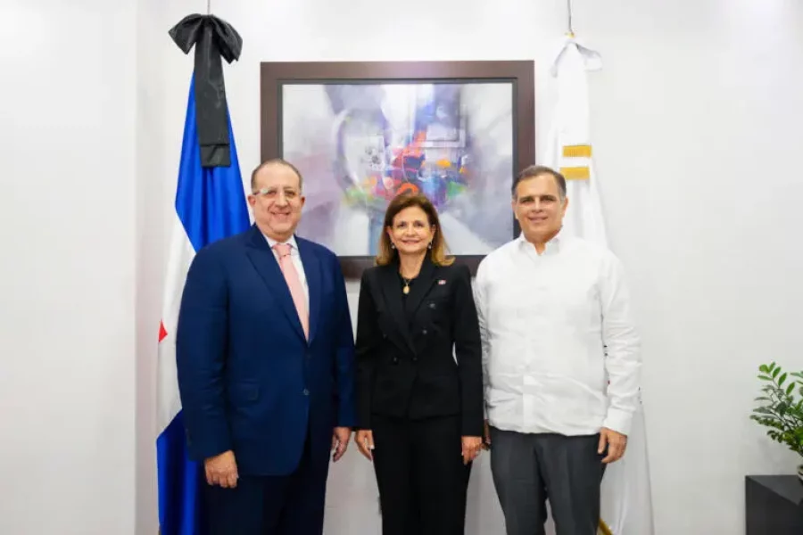 Juramentan-como-ministro-a-Magin-Diaz-CDN-768x512.jpg