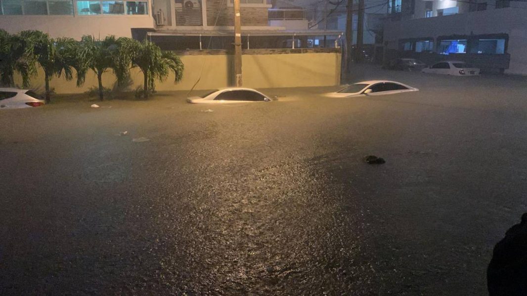 Las lluvias comenzaron en la tarde de manera sorpresiva. Foto: Bloomberg Línea