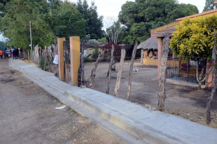 Parte-de-las-aceras-y-contenes-en-El-Papayo-1024x678