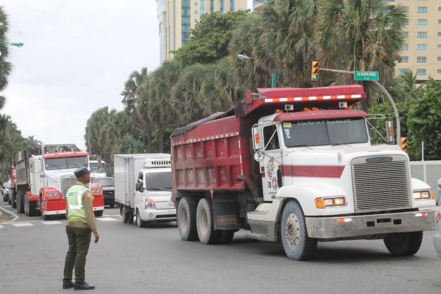 camiones-por-el-Malecon_CDN-37