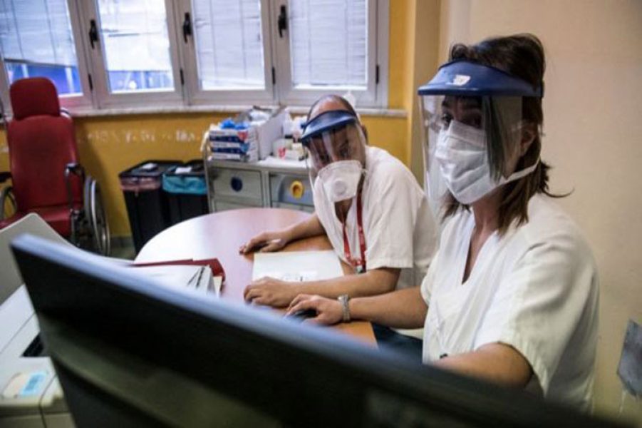 El virus aún mantiene en atención al país. Foto: PL