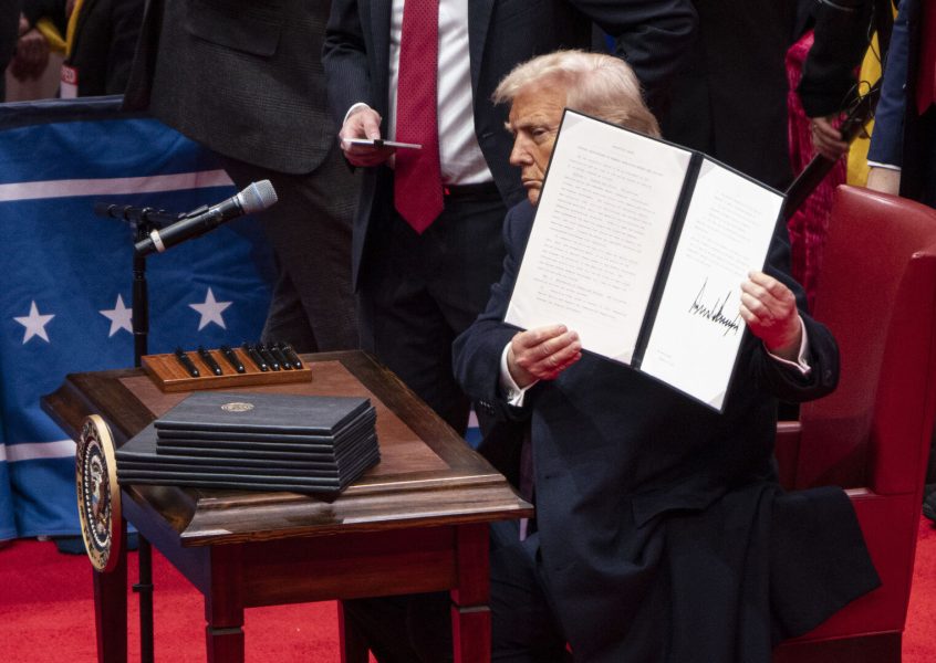 donald-trump-firma-decretos