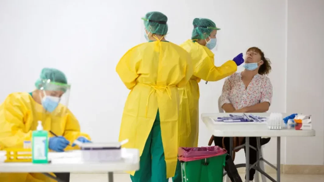 Esta jornada pasaron de mil las muestras analizadas. Foto: Acento