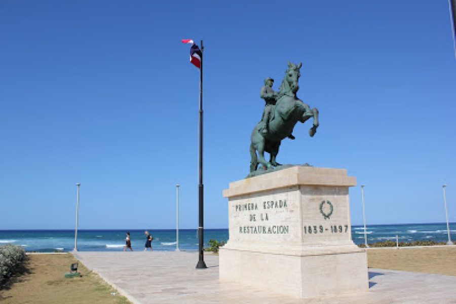 estatua_gregorio_luperon_-_puerto_plata-1