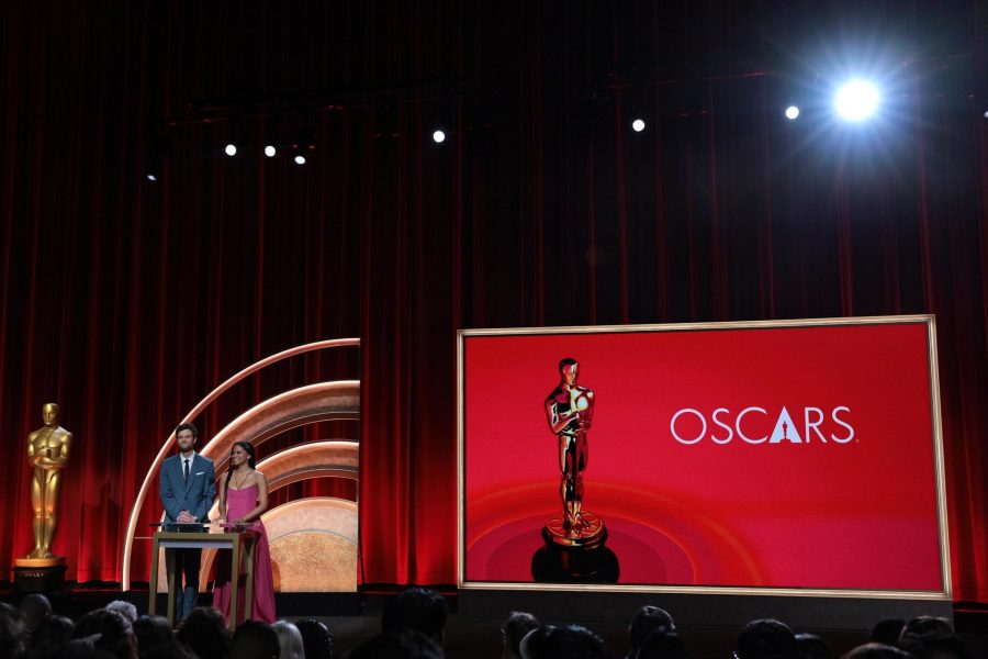 Fotografía de archivo de los actores estadounidenses Jack Quaid (i) y Zazie Beetz (d) anunciando las nominaciones a los Premios de la Academia. EFE/ALLISON DINNER