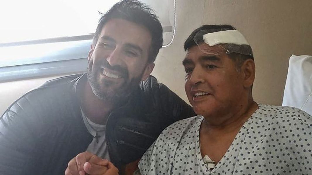 Maradona y su médico de cabecera Leopoldo Luque. Foto: TyC Sports