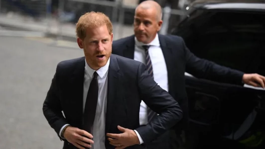 principe-harry-corte-phone-hack-uk-e1686042929345
