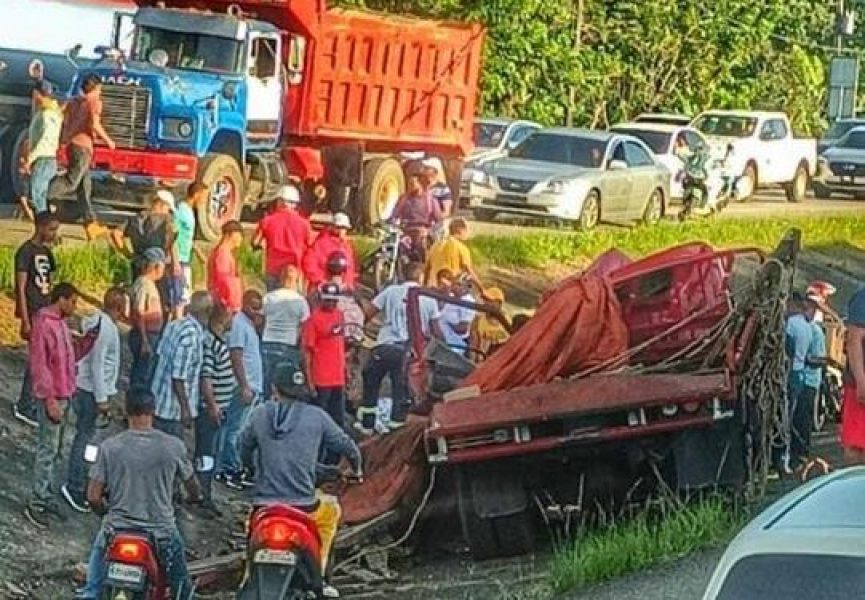 reportan-varios-heridos-por-accidente-de-transito-en-la-autopista-duarte-1-541x375